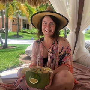 Meet your Posher, Laura